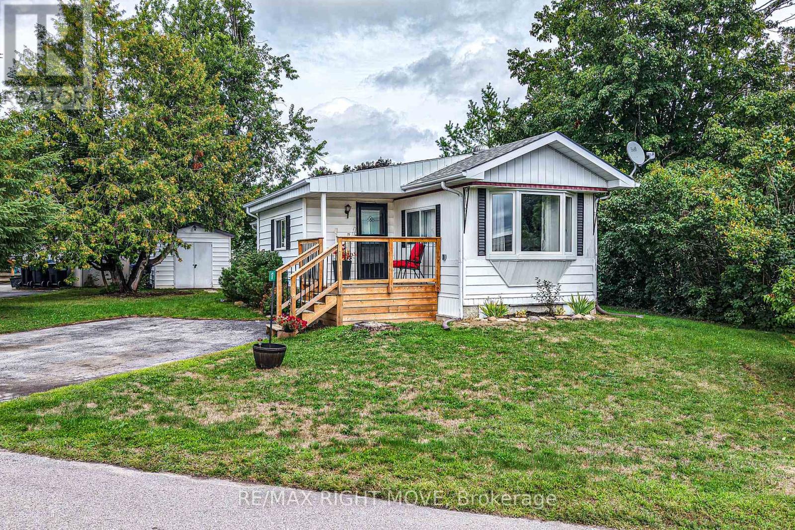 Photo 2 of 17 Balantrae Drive, Oromedonte ON
