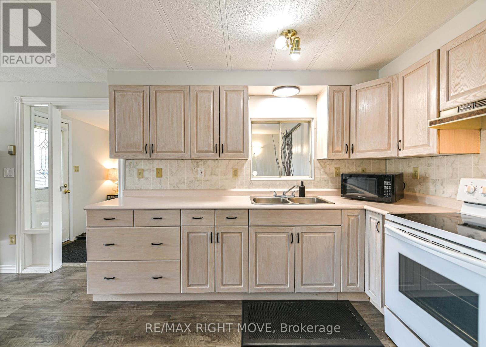 Photo 20 of 17 Balantrae Drive, Oromedonte ON