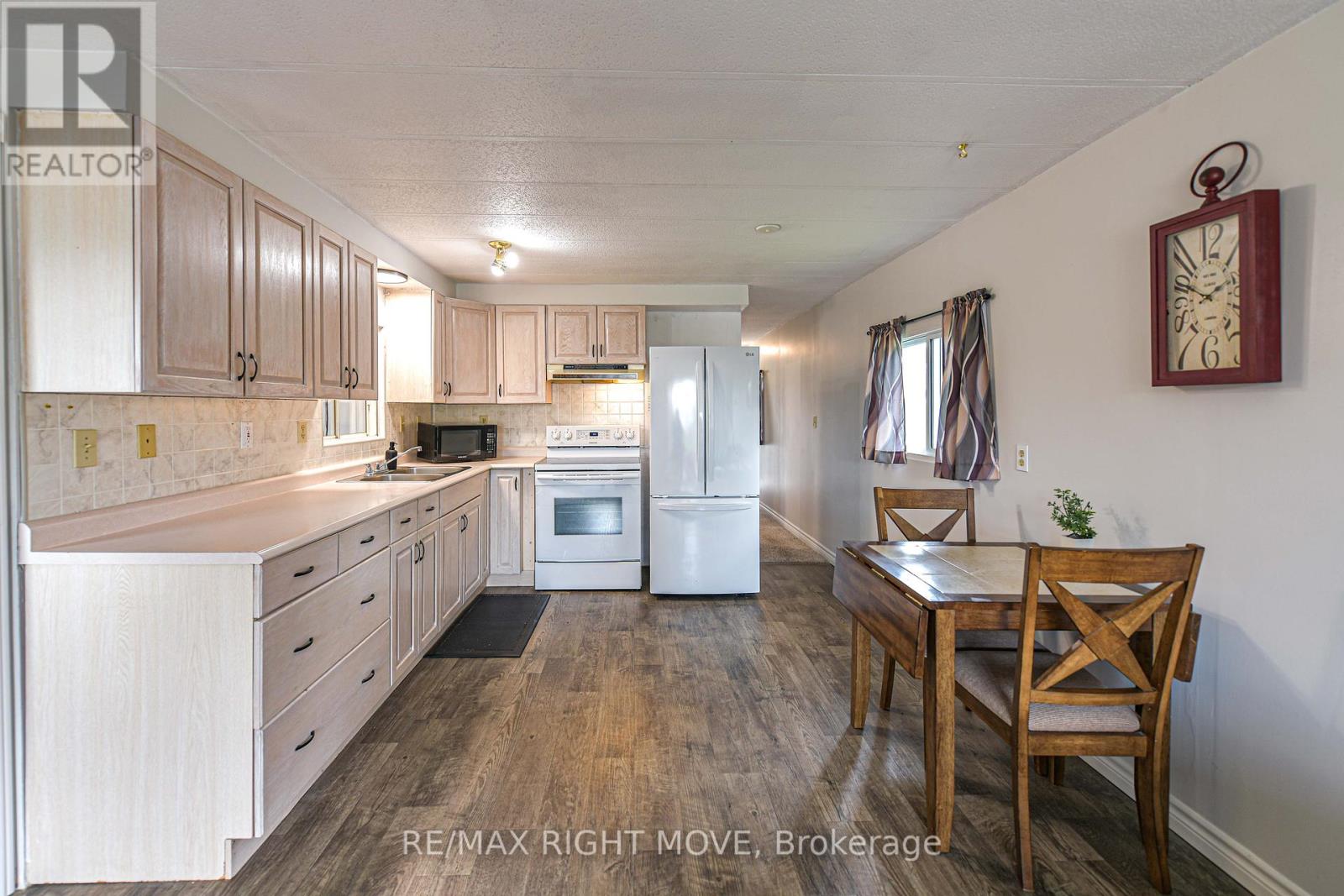 Photo 21 of 17 Balantrae Drive, Oromedonte ON