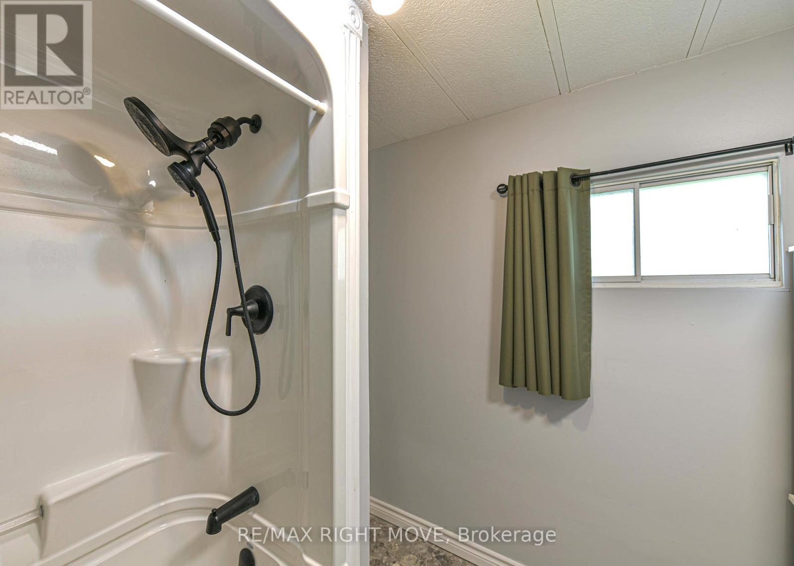 Photo 35 of 17 Balantrae Drive, Oromedonte ON