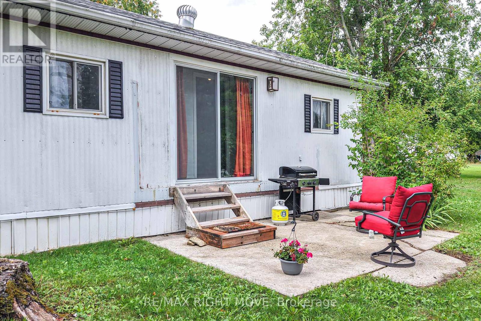 Photo 5 of 17 Balantrae Drive, Oromedonte ON