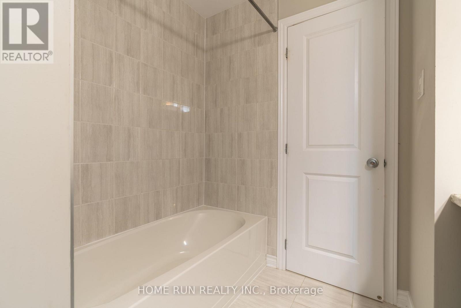 Photo 27 of 974 Kilbirnie Drive, Ottawa ON