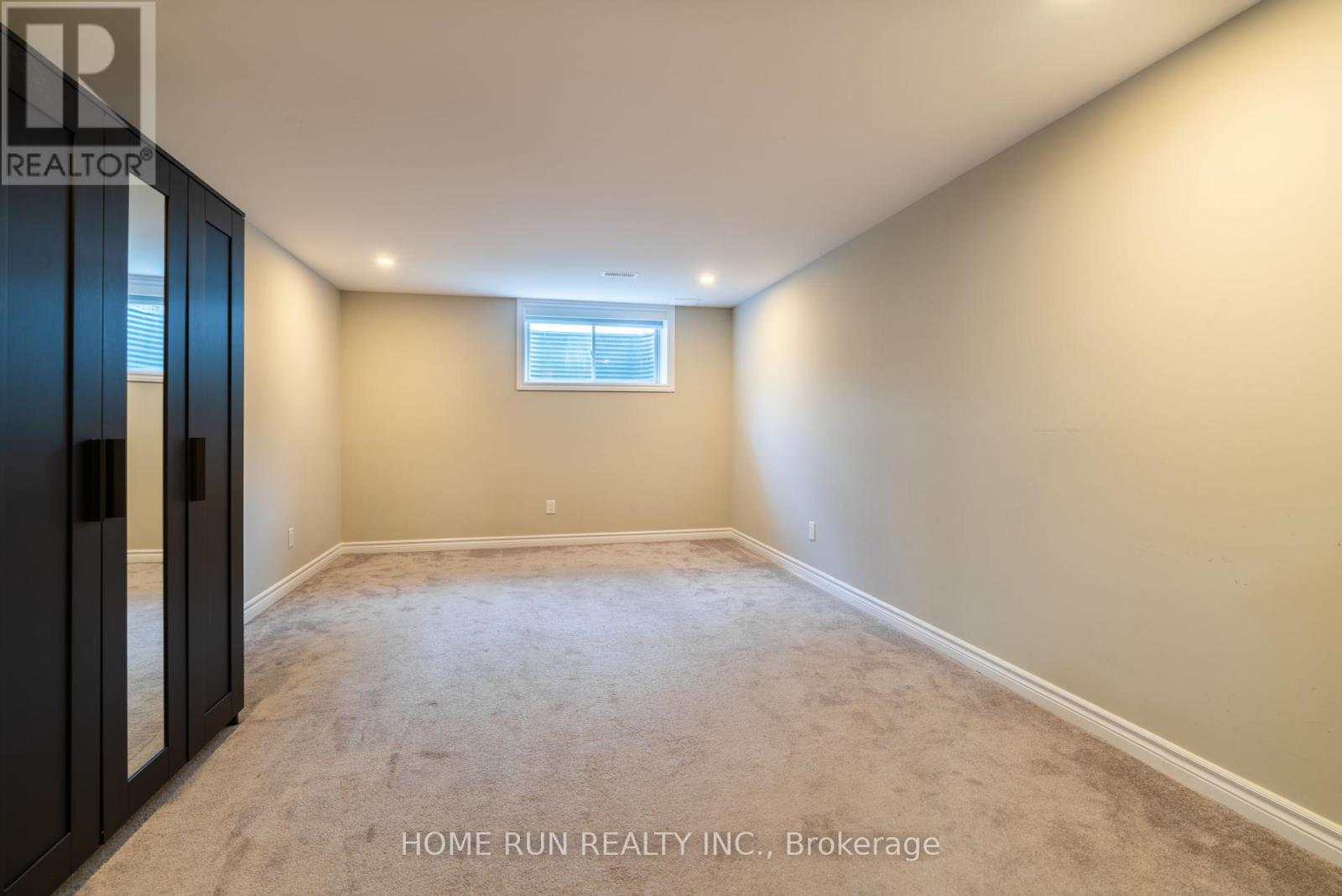 Photo 32 of 974 Kilbirnie Drive, Ottawa ON