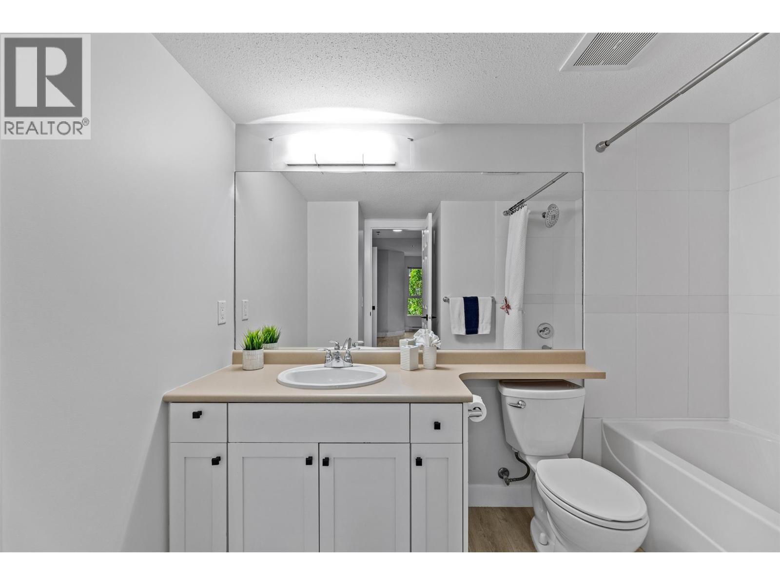 319 1083 Sunset Drive, Kelowna