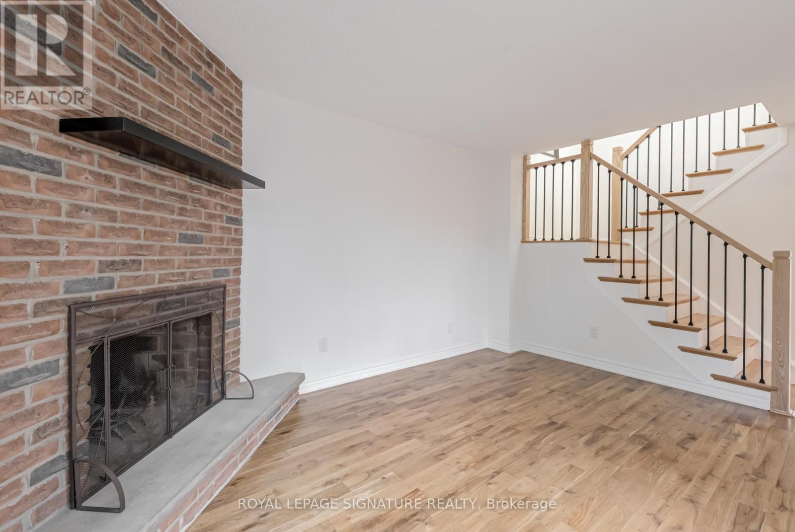 Photo 10 of 36 Denlow Drive, Brampton ON