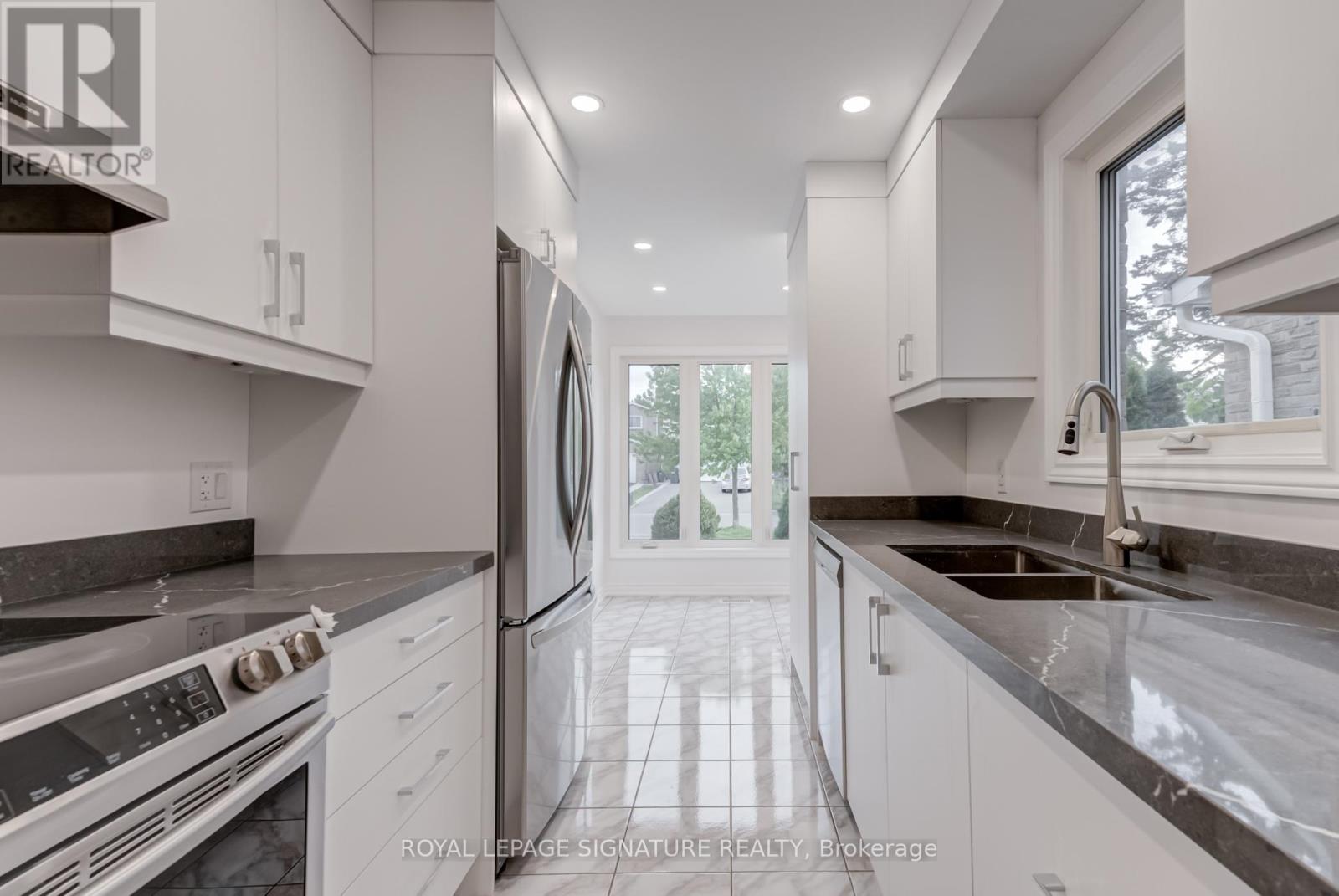 Photo 11 of 36 Denlow Drive, Brampton ON