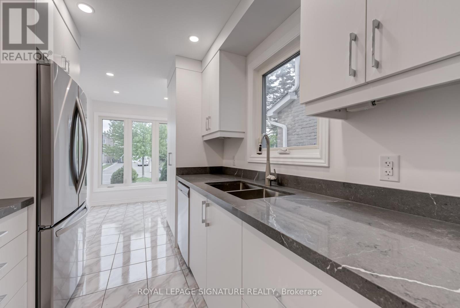 Photo 12 of 36 Denlow Drive, Brampton ON
