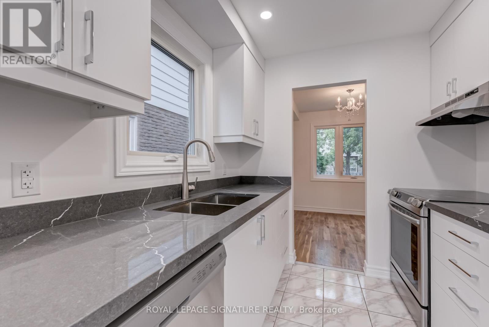 Photo 14 of 36 Denlow Drive, Brampton ON