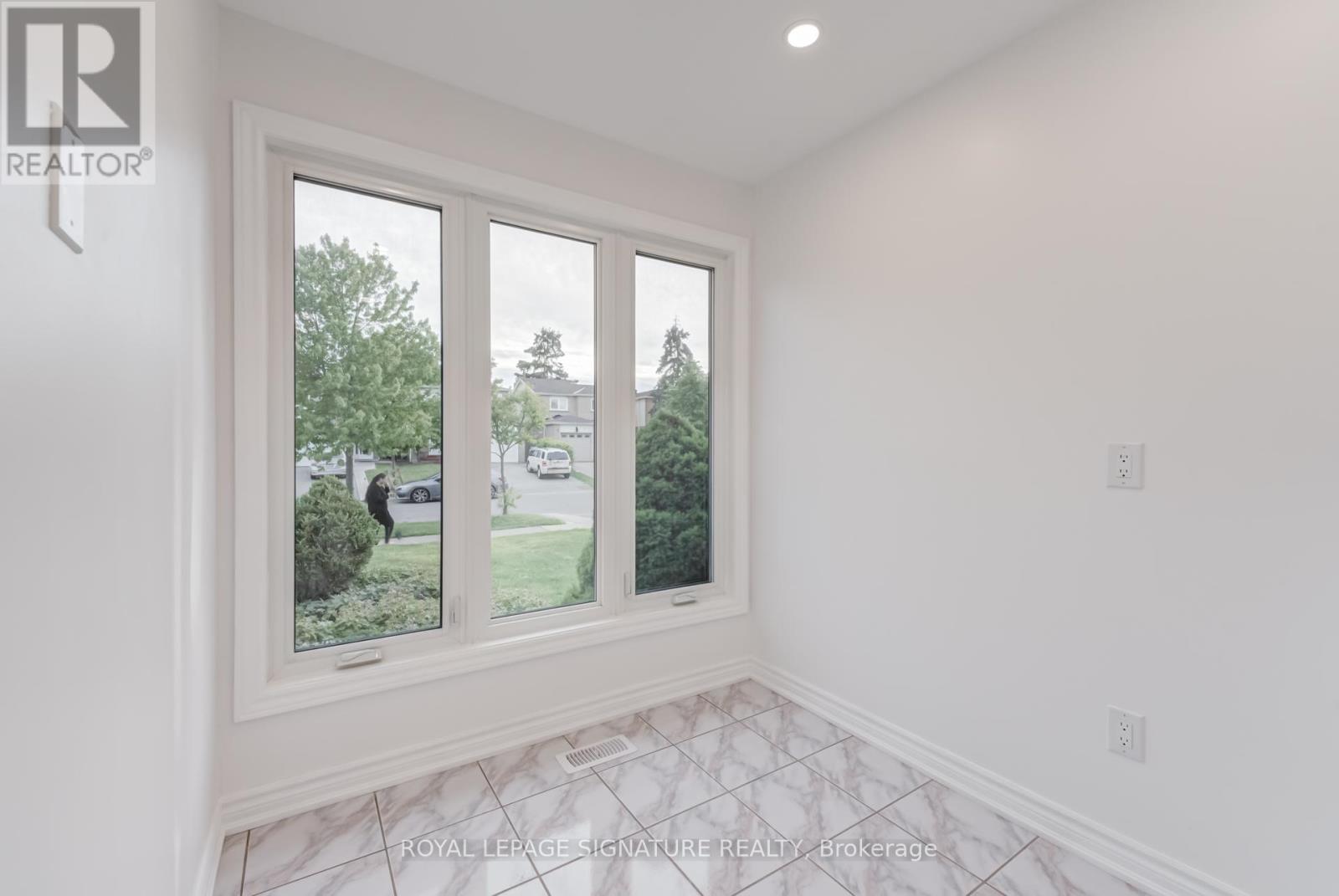 Photo 15 of 36 Denlow Drive, Brampton ON