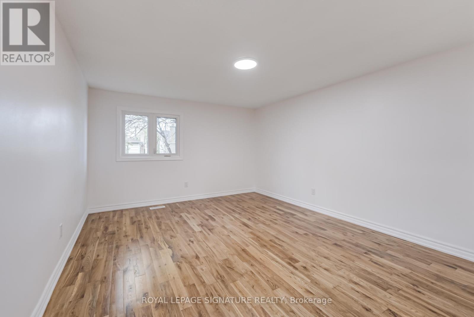 Photo 21 of 36 Denlow Drive, Brampton ON
