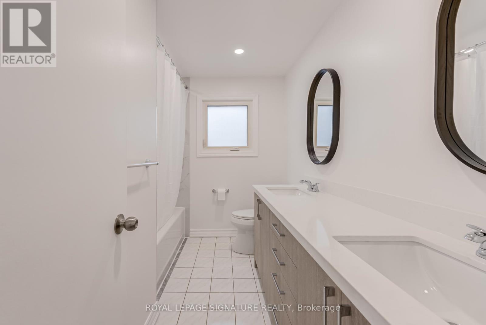 Photo 29 of 36 Denlow Drive, Brampton ON