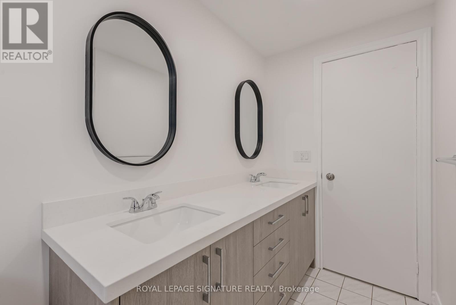 Photo 31 of 36 Denlow Drive, Brampton ON