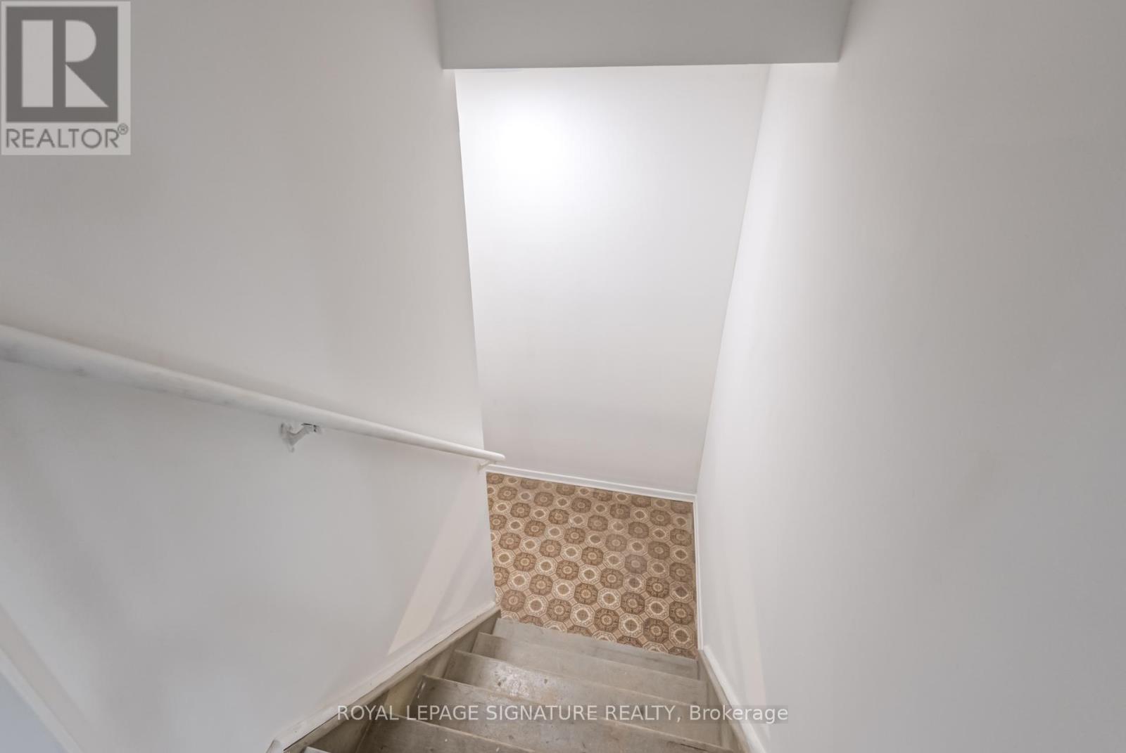 Photo 32 of 36 Denlow Drive, Brampton ON
