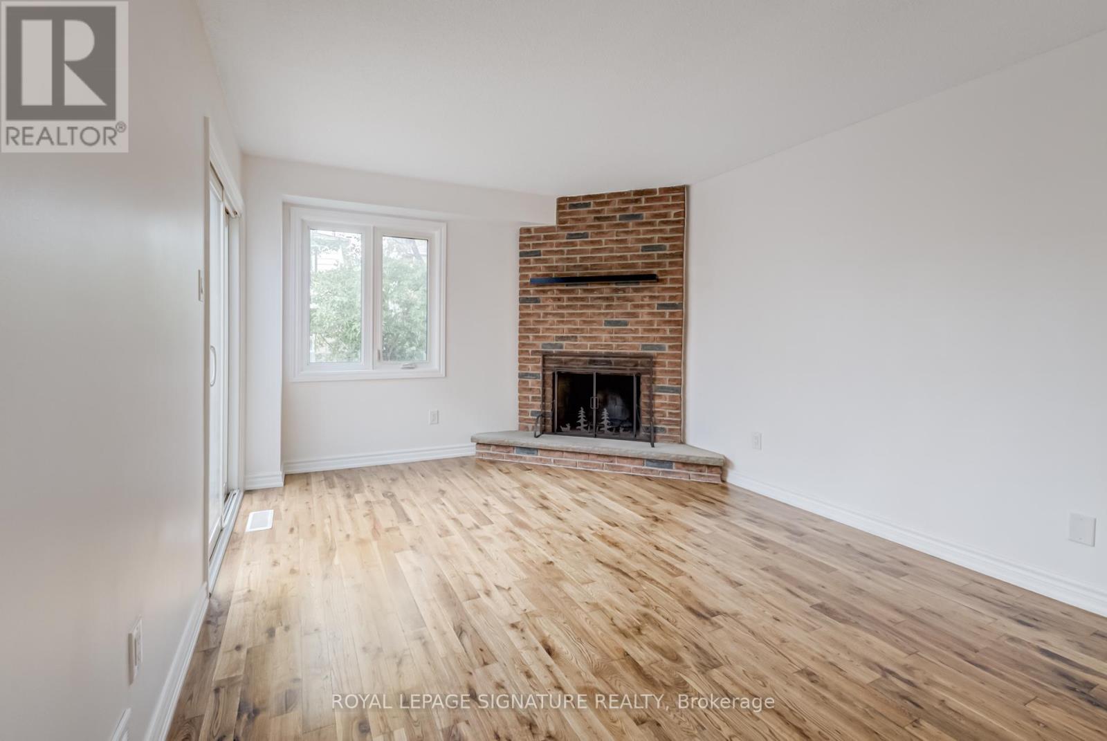 Photo 8 of 36 Denlow Drive, Brampton ON
