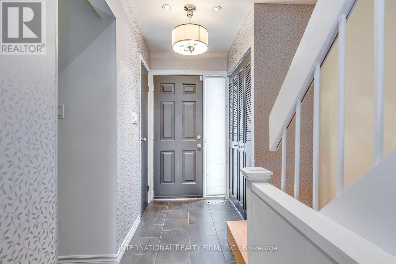 Photo 10 of 15 6855 Glen Erin Drive, Mississauga ON