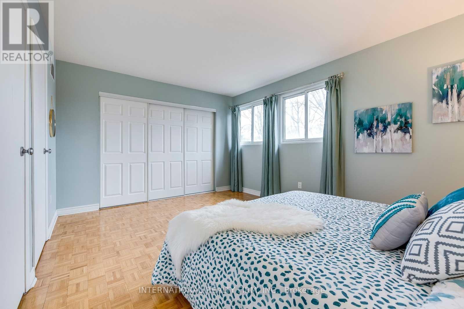 Photo 13 of 15 6855 Glen Erin Drive, Mississauga ON