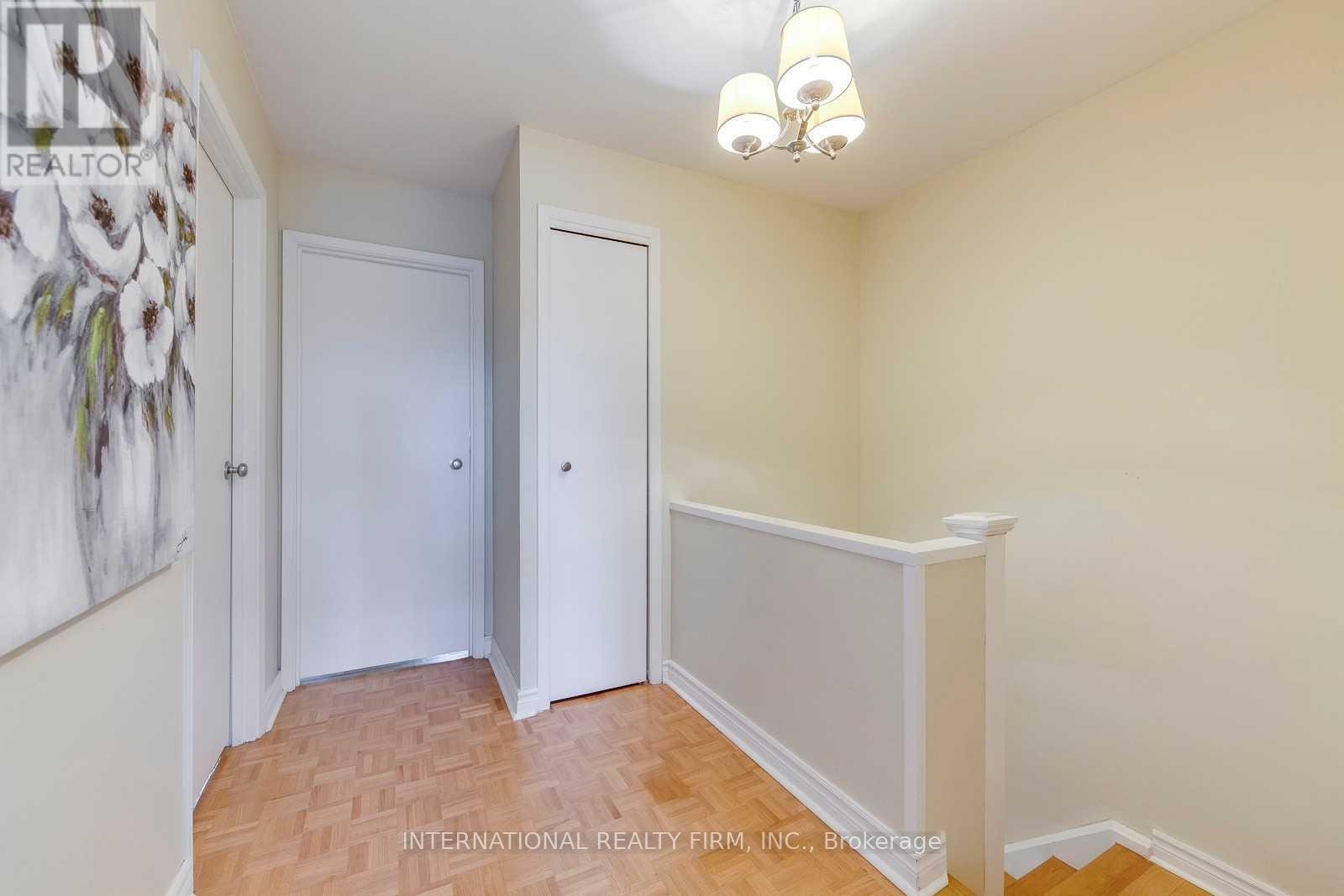 Photo 14 of 15 6855 Glen Erin Drive, Mississauga ON
