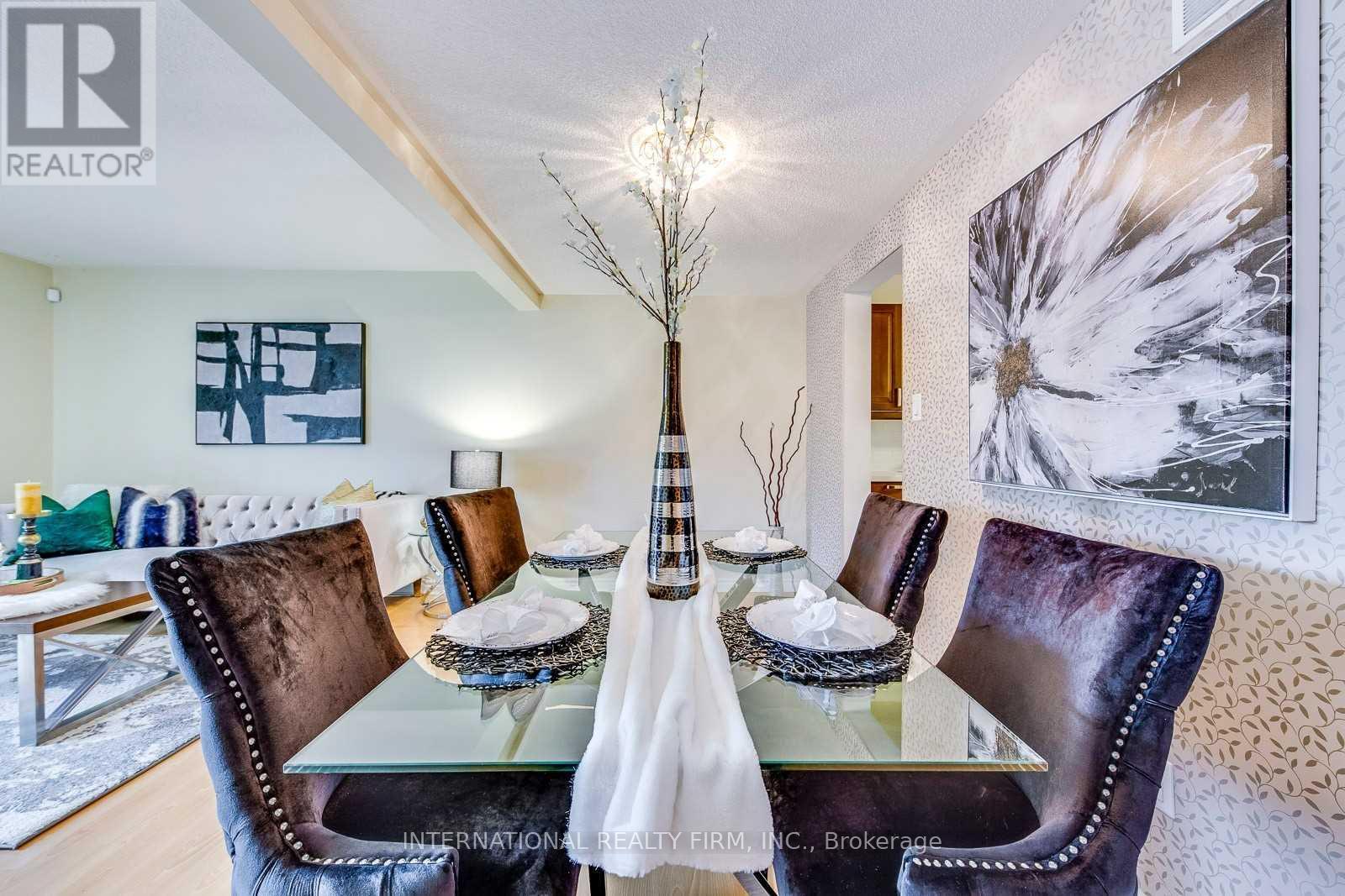 Photo 5 of 15 6855 Glen Erin Drive, Mississauga ON