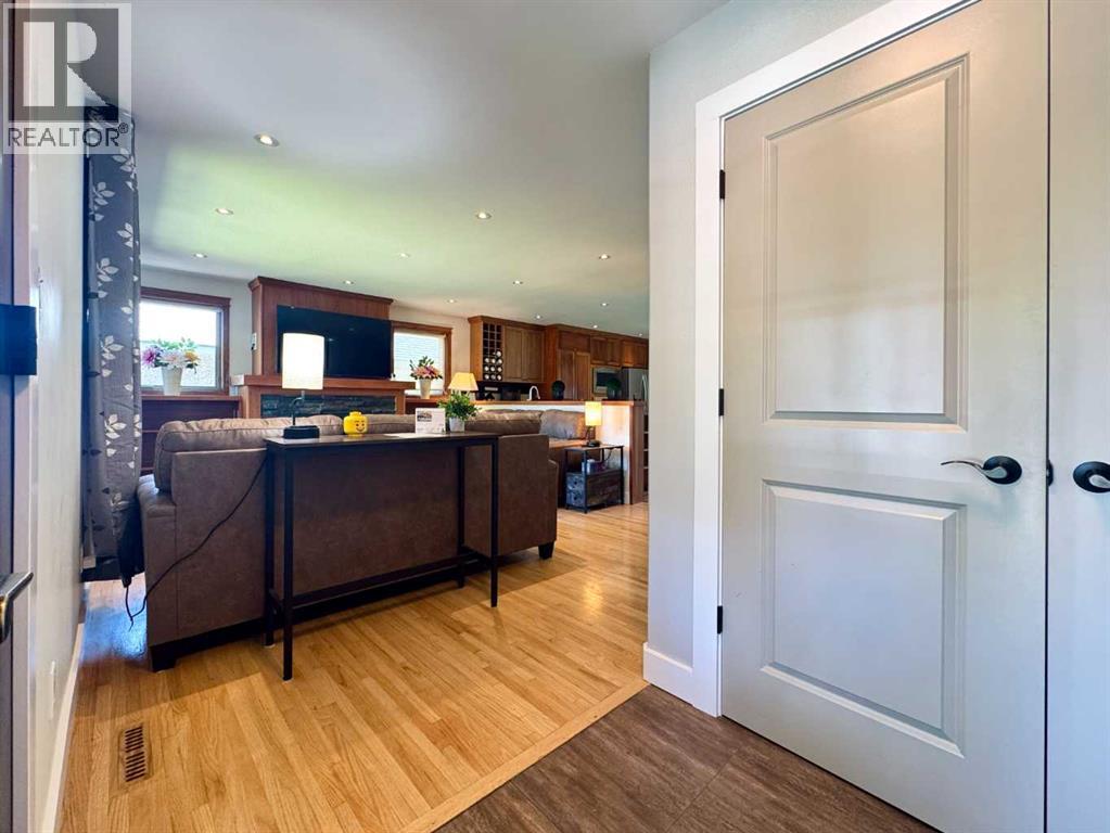 Photo 3 of 2302 14 Avenue S, Lethbridge AB