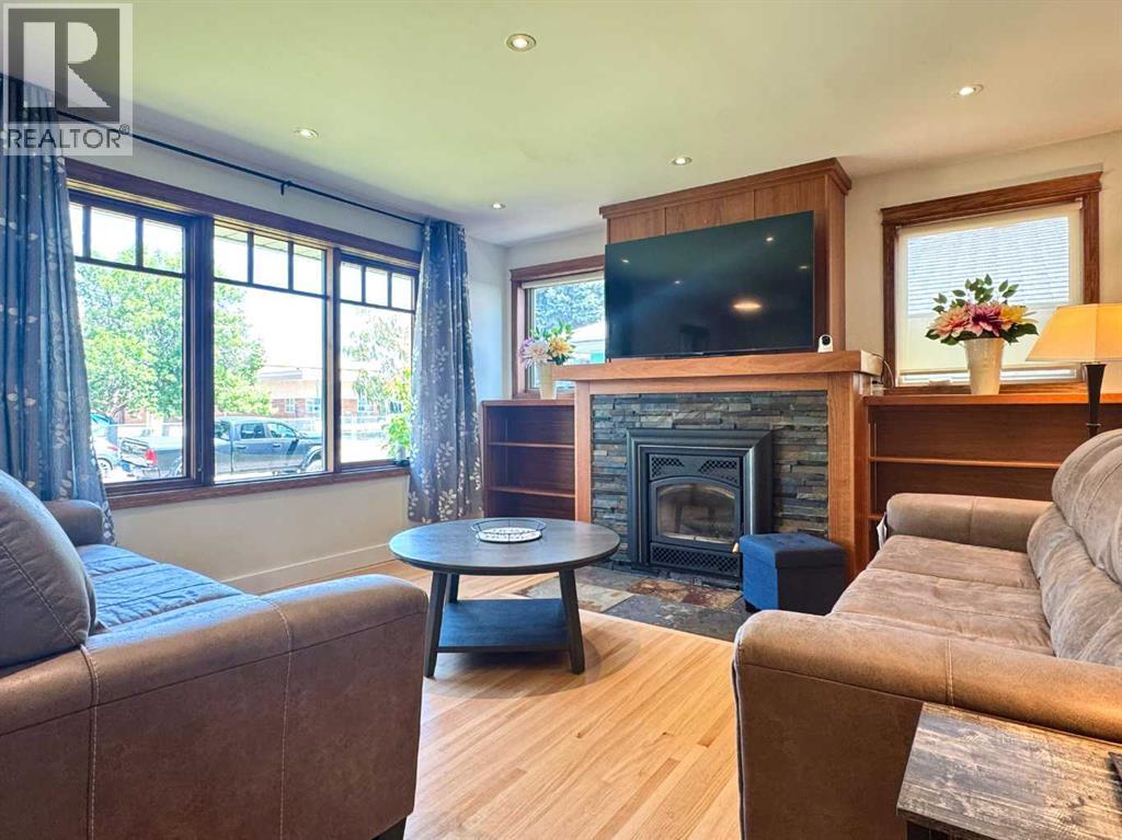 Photo 5 of 2302 14 Avenue S, Lethbridge AB
