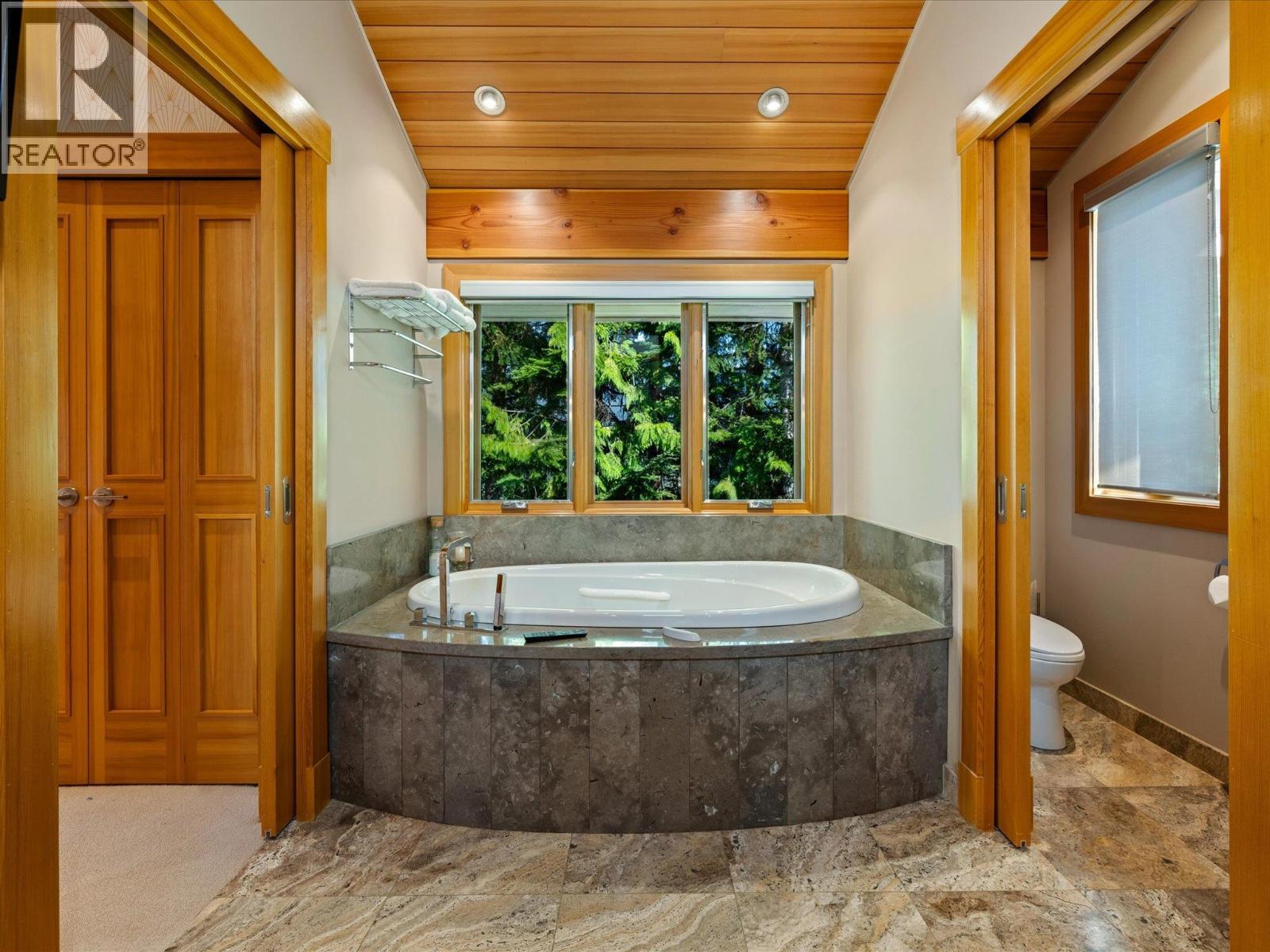 2341 GONDOLA WAY, Whistler