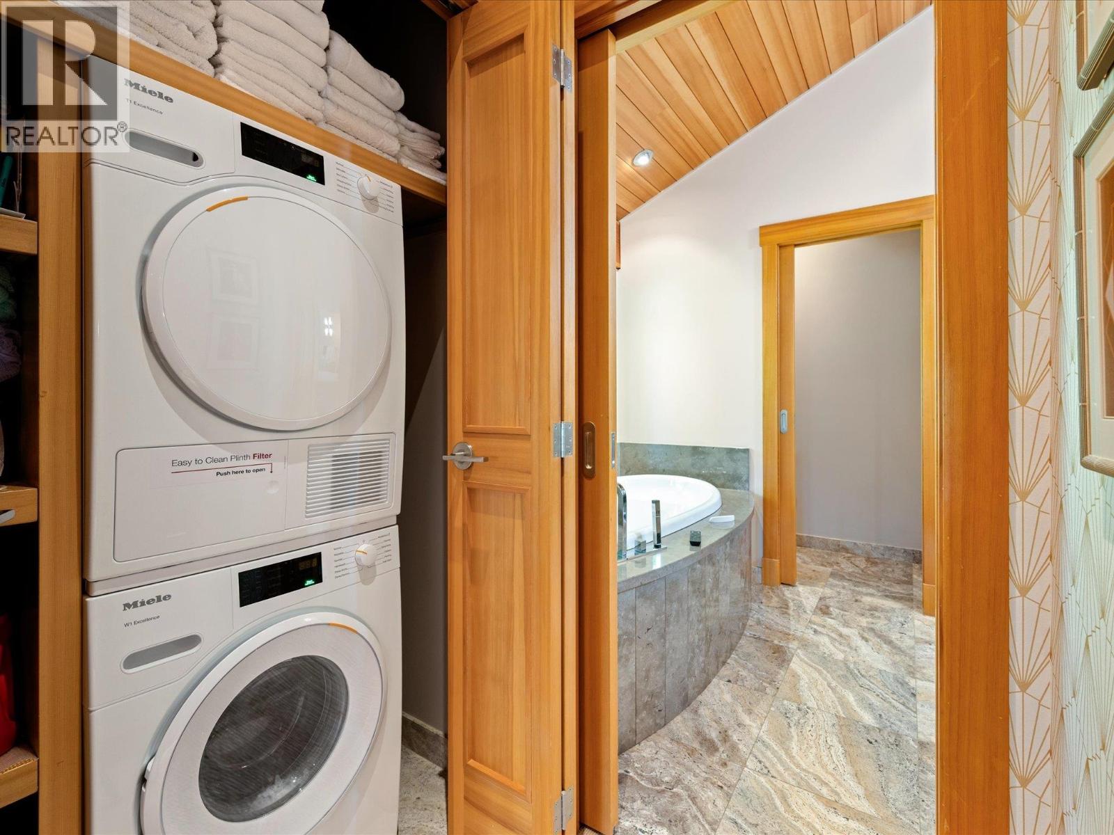 2341 GONDOLA WAY, Whistler