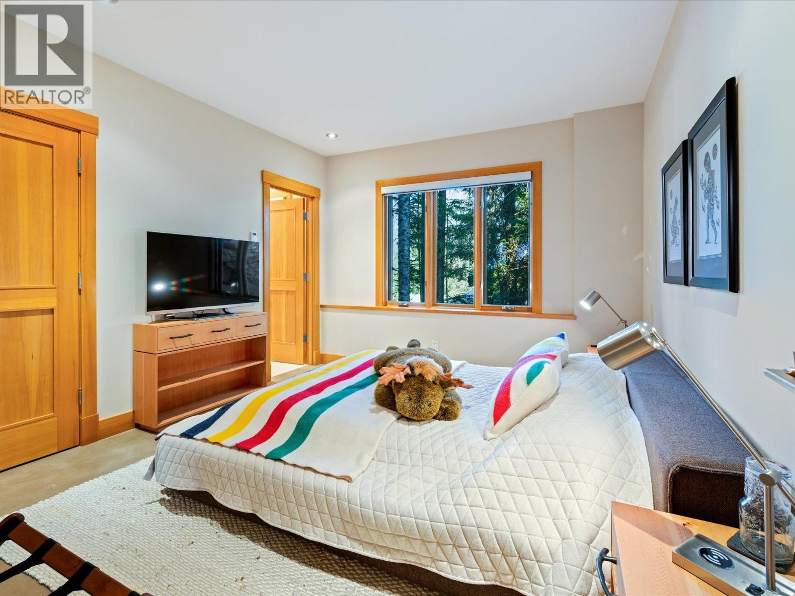 2341 GONDOLA WAY, Whistler