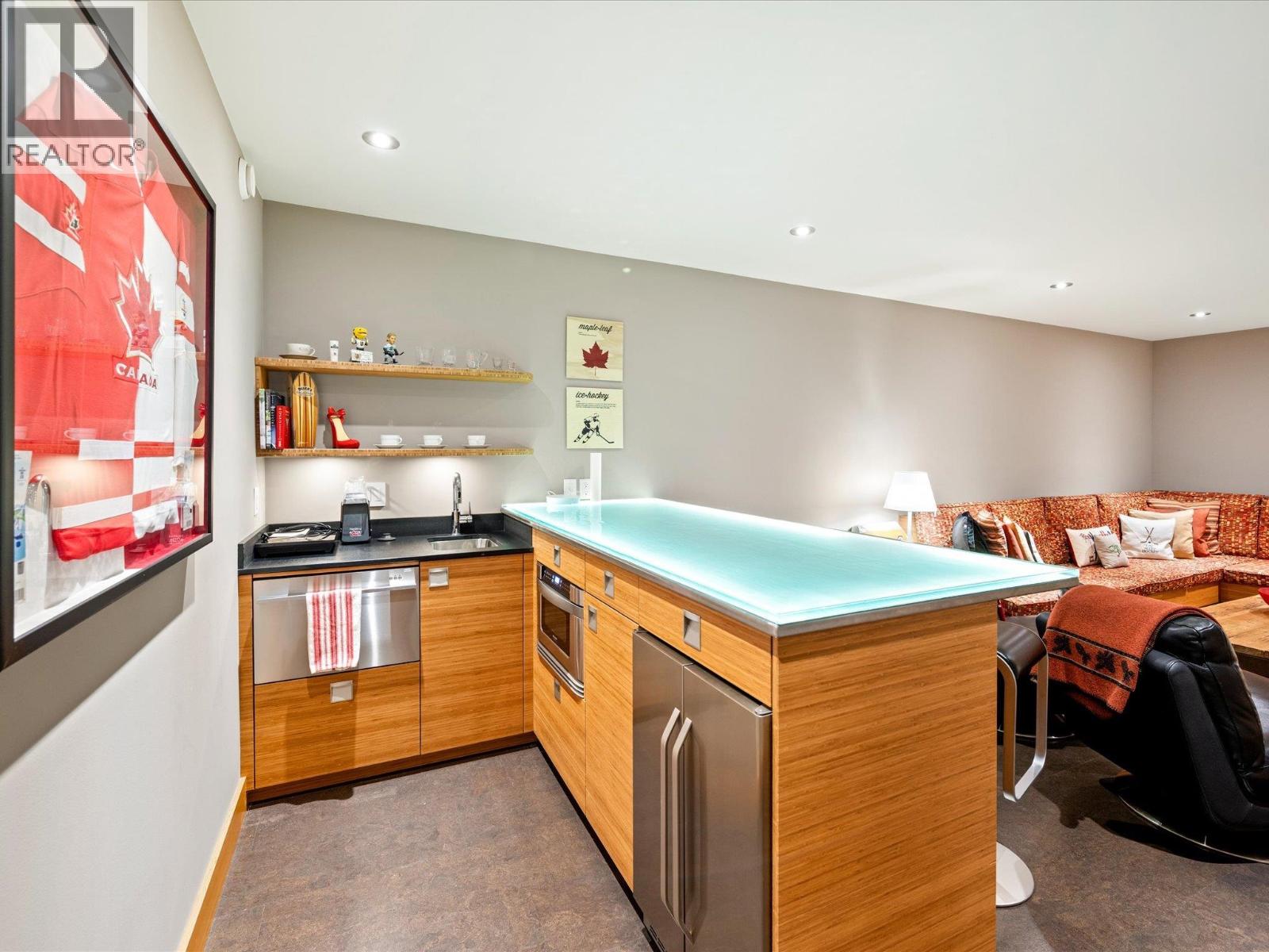 2341 GONDOLA WAY, Whistler