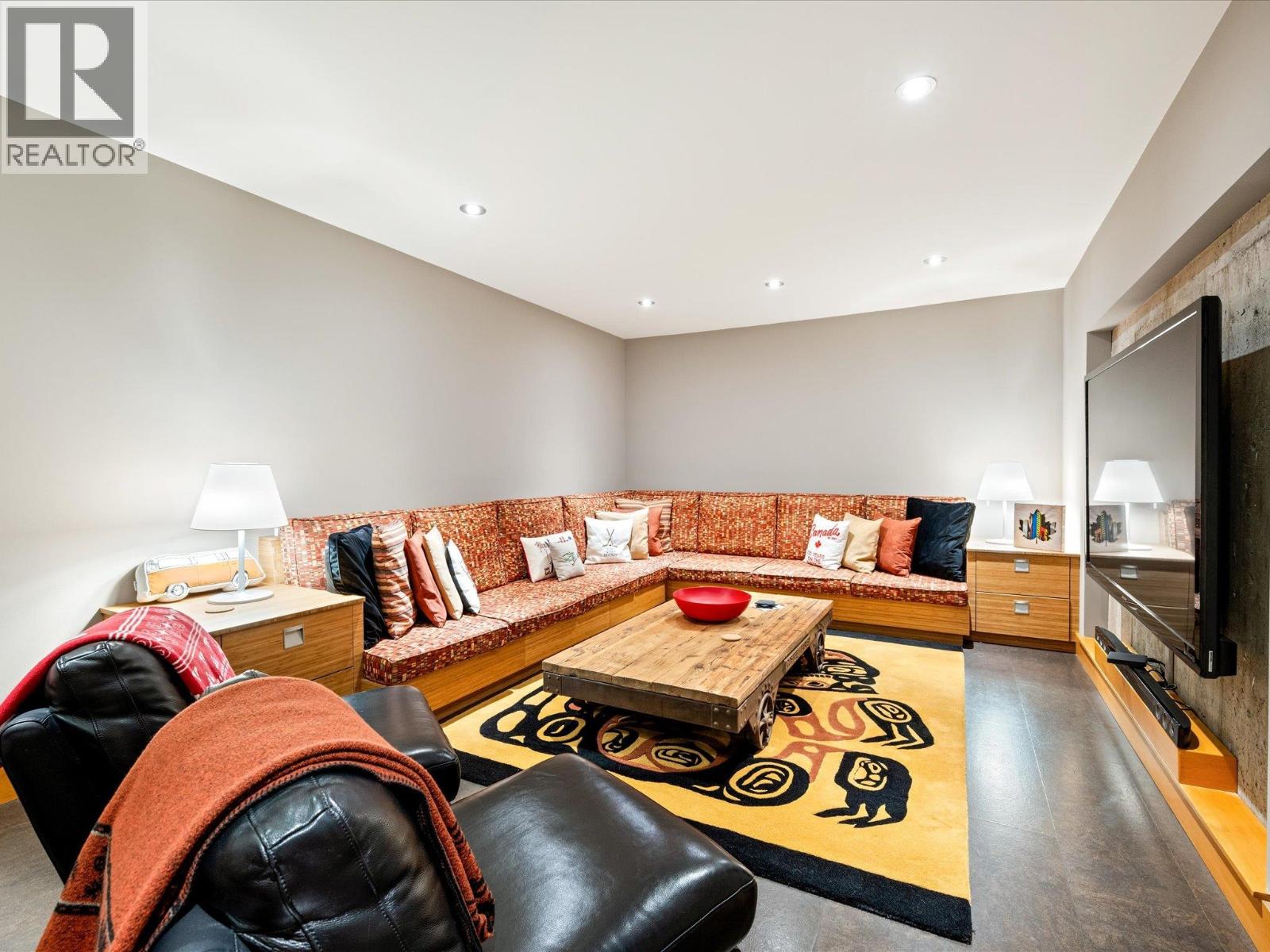 2341 GONDOLA WAY, Whistler