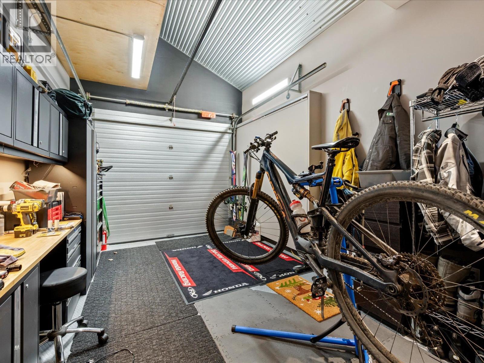 2341 GONDOLA WAY, Whistler