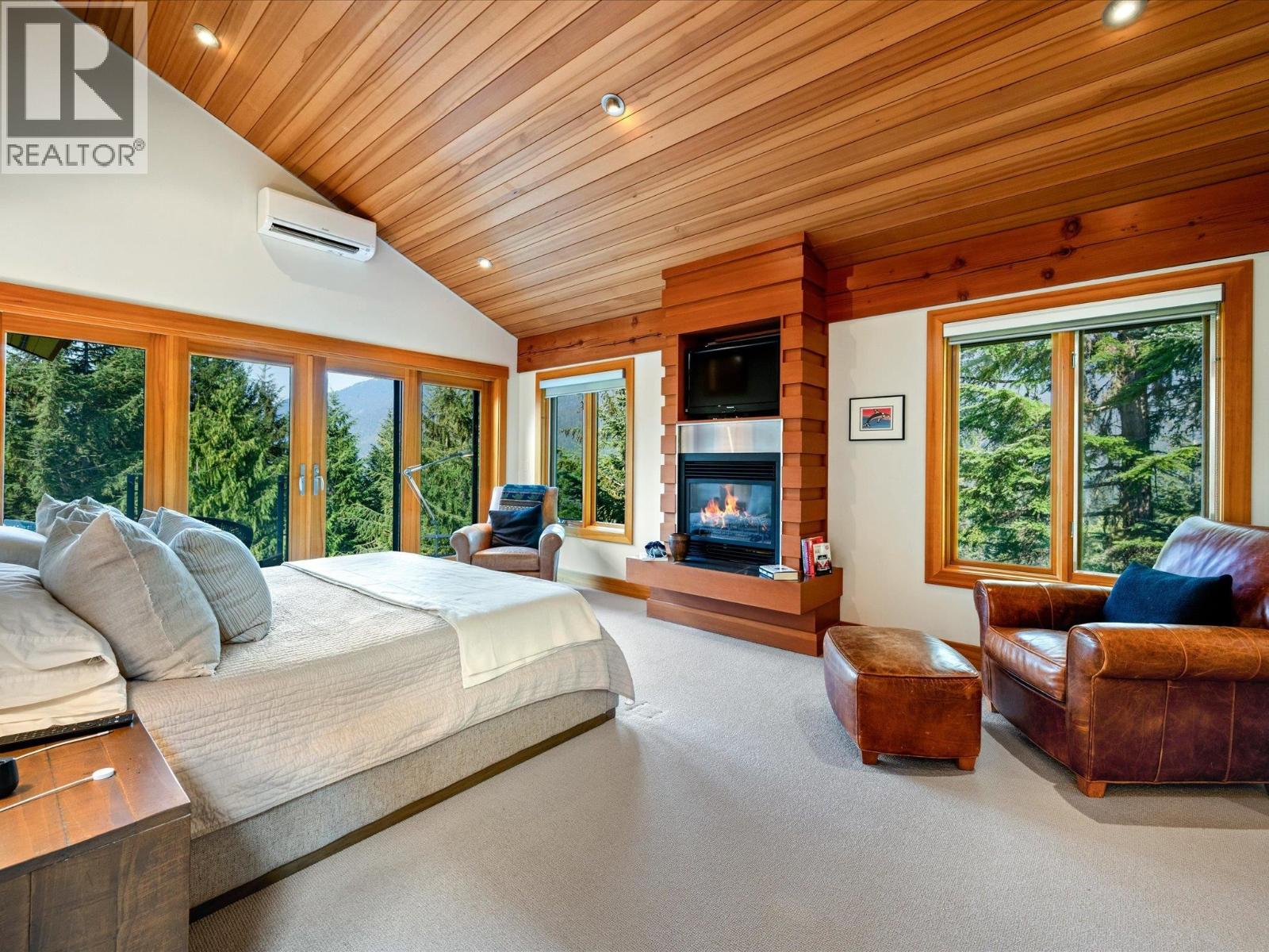 2341 GONDOLA WAY, Whistler