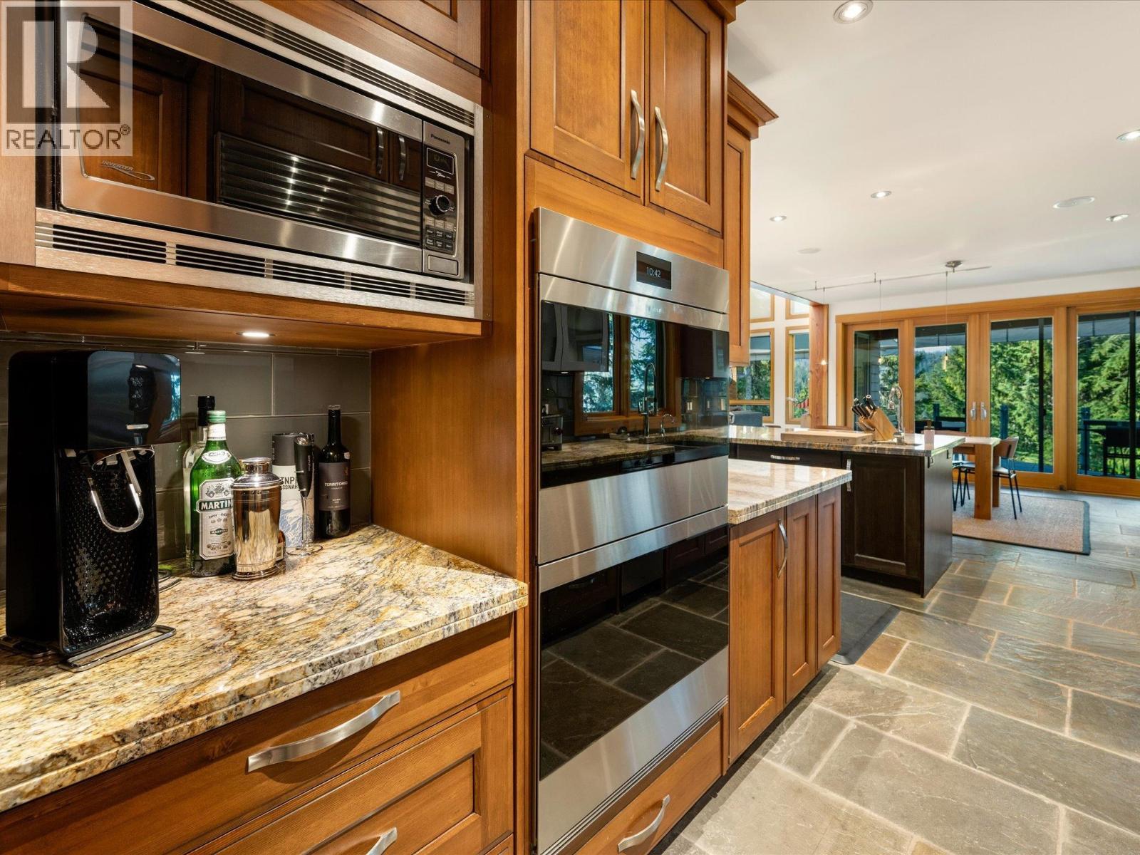 2341 GONDOLA WAY, Whistler