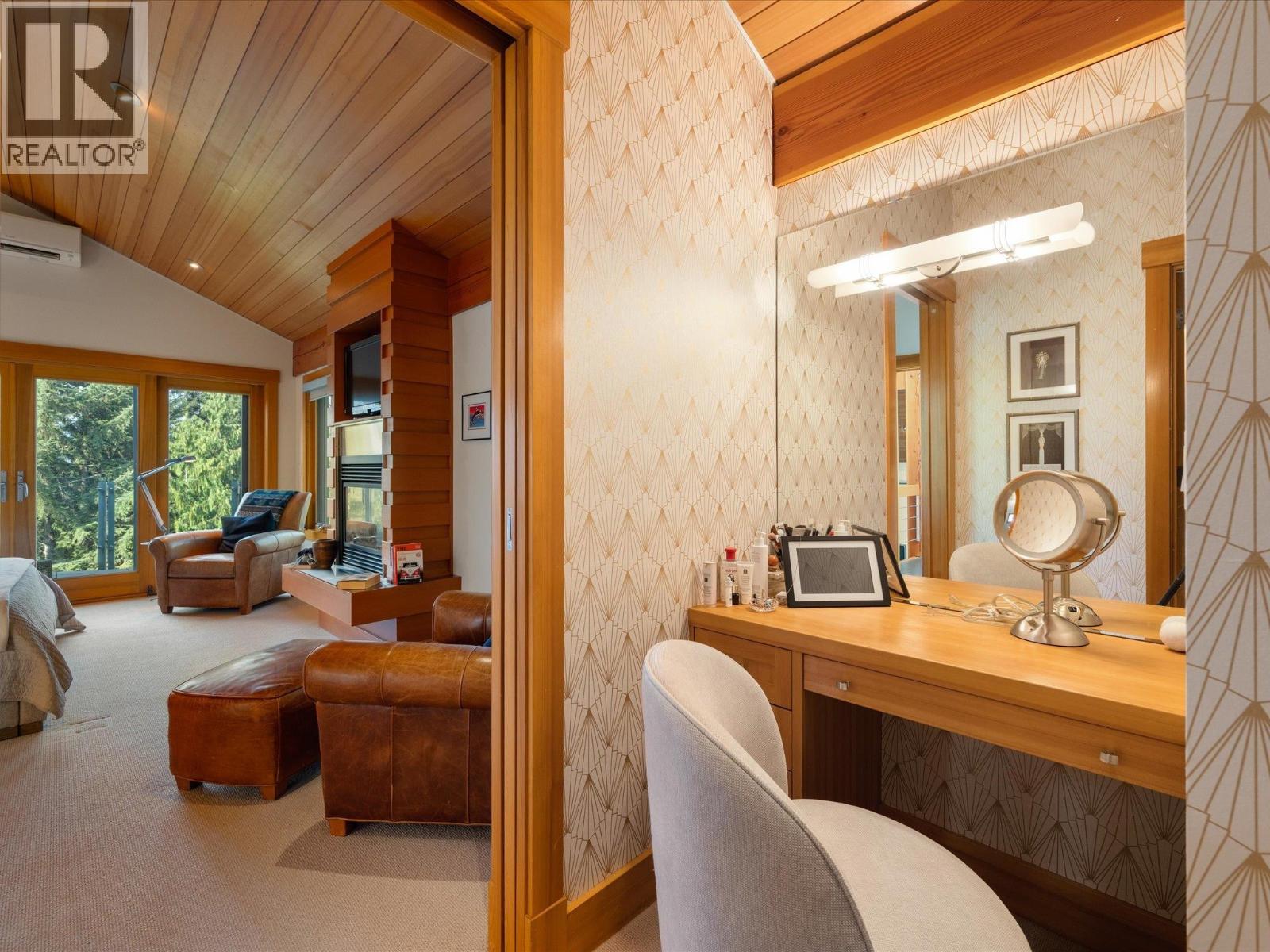 2341 GONDOLA WAY, Whistler