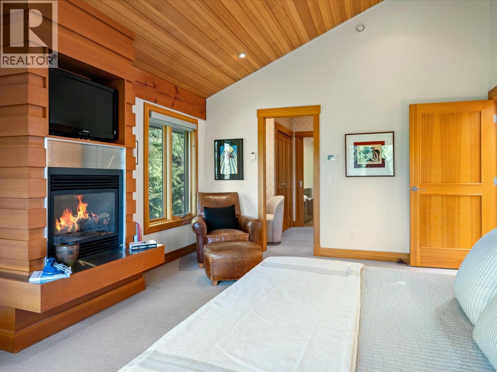 2341 GONDOLA WAY, Whistler