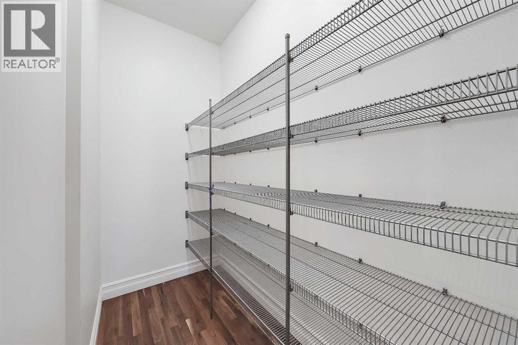Photo 12 of 2045 48 Avenue Sw, Calgary AB
