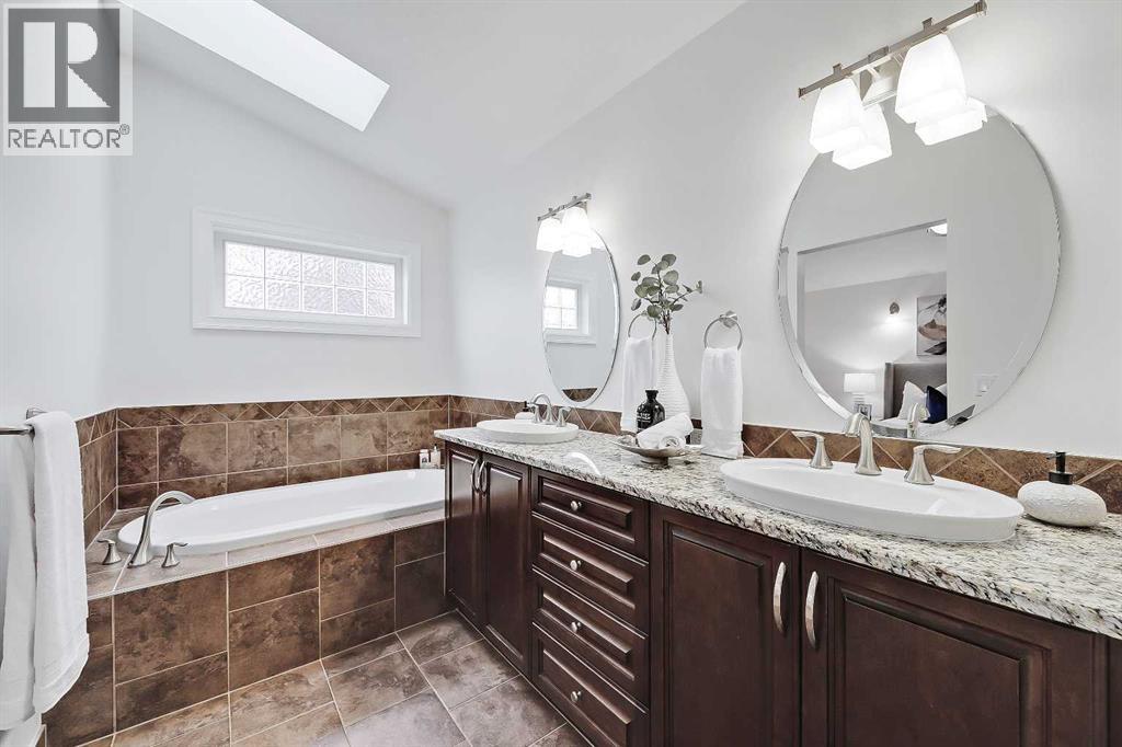 Photo 25 of 2045 48 Avenue Sw, Calgary AB