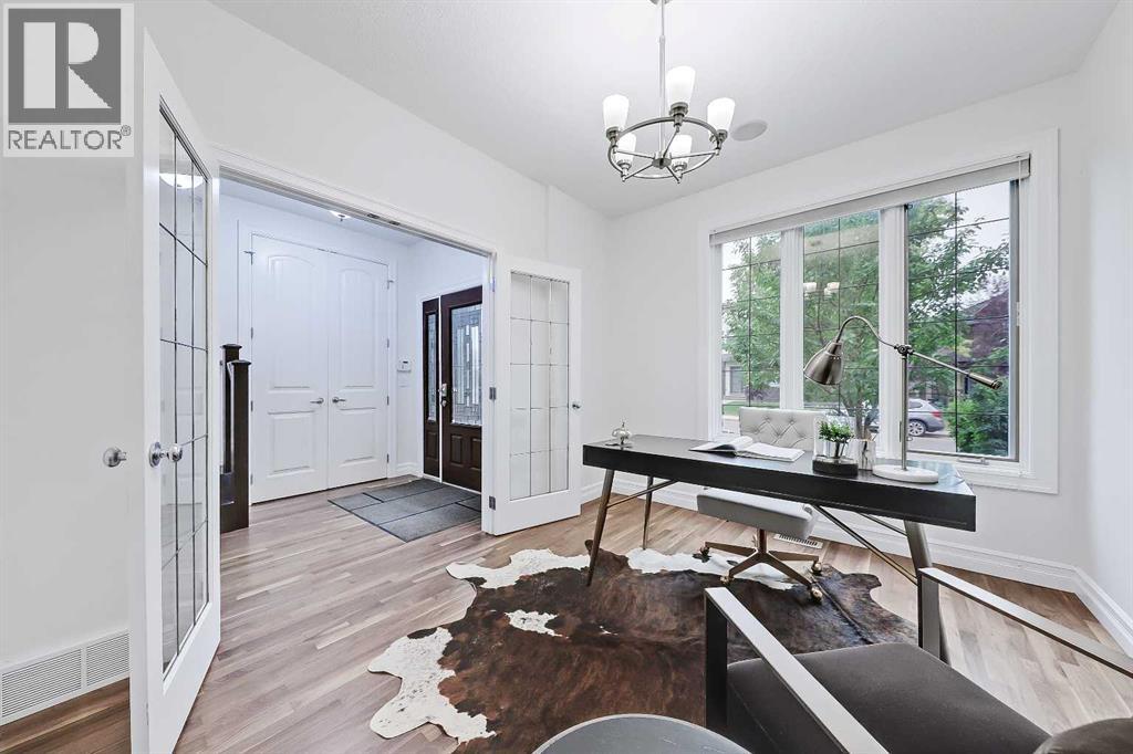 Photo 5 of 2045 48 Avenue Sw, Calgary AB