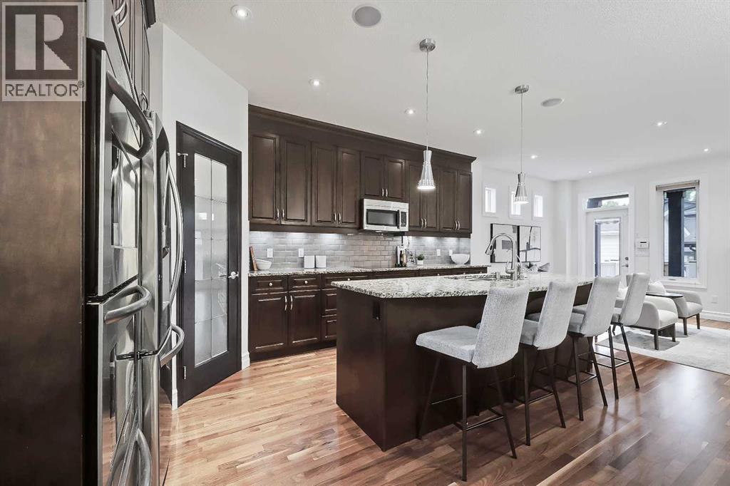 Photo 7 of 2045 48 Avenue Sw, Calgary AB