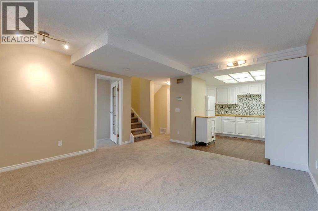 Photo 10 of 5 3015 51 Street Sw, Calgary AB