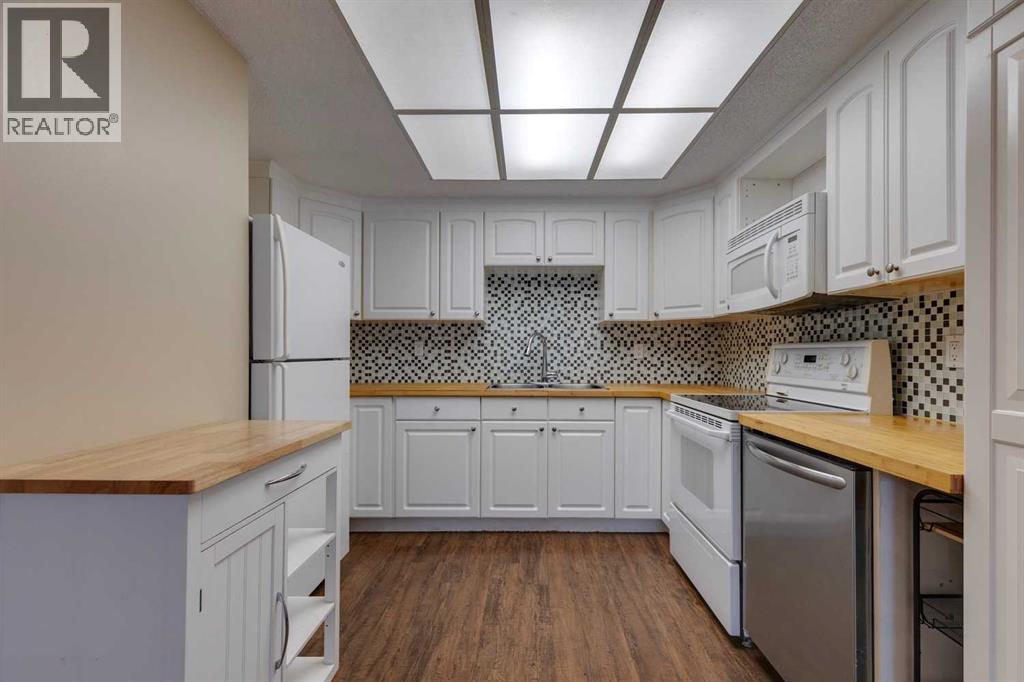 Photo 11 of 5 3015 51 Street Sw, Calgary AB