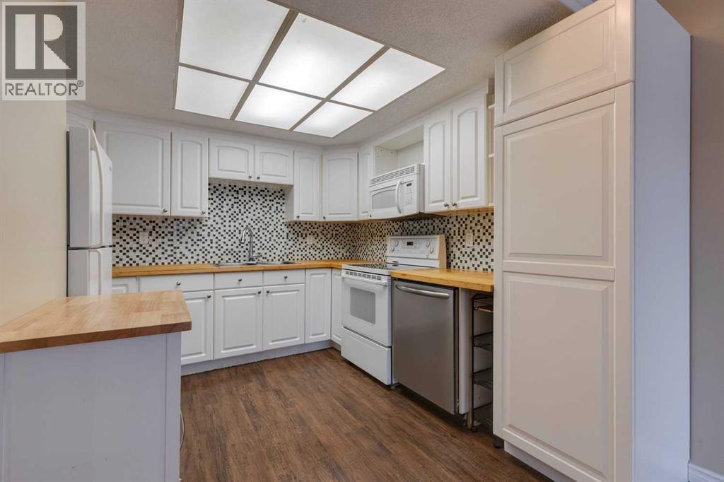 Photo 12 of 5 3015 51 Street Sw, Calgary AB