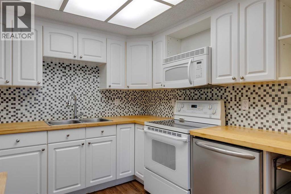 Photo 13 of 5 3015 51 Street Sw, Calgary AB