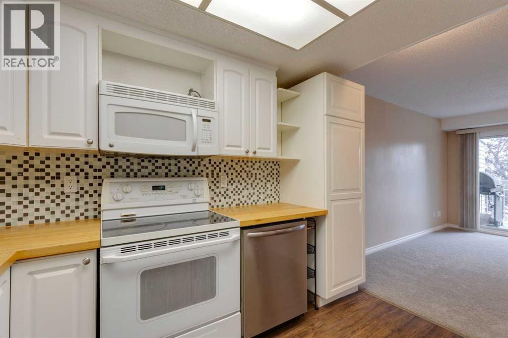 Photo 14 of 5 3015 51 Street Sw, Calgary AB