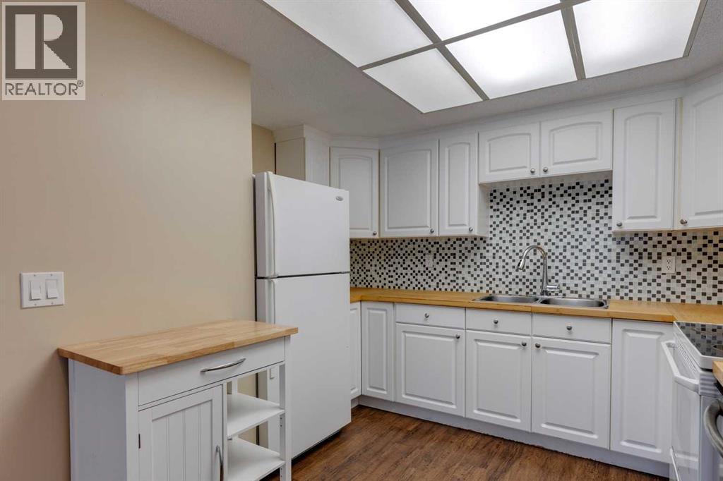 Photo 16 of 5 3015 51 Street Sw, Calgary AB