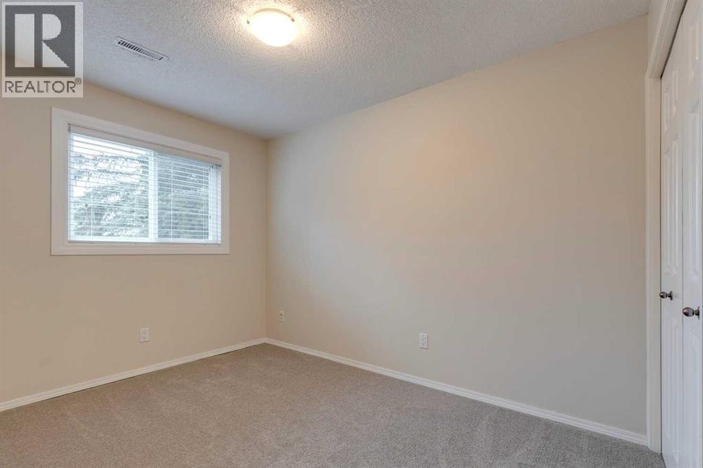 Photo 17 of 5 3015 51 Street Sw, Calgary AB