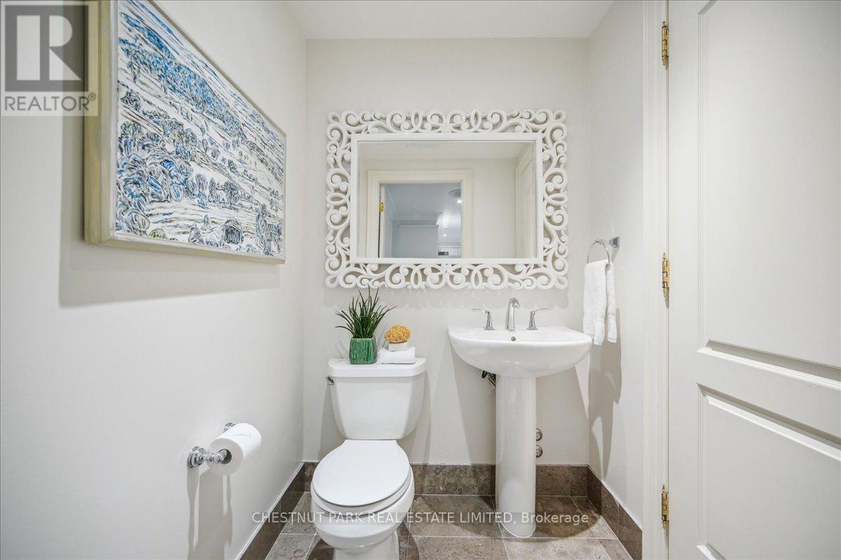Photo 11 of 203 33 Delisle Avenue, Toronto ON