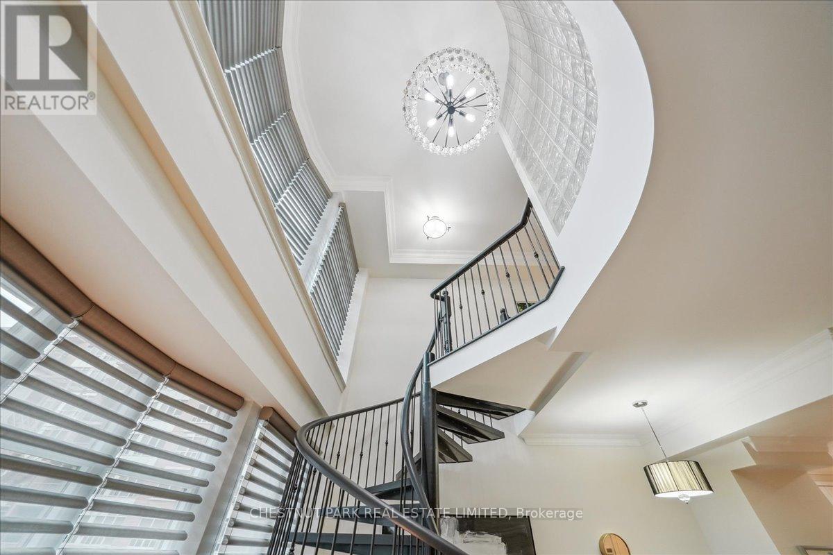 Photo 14 of 203 33 Delisle Avenue, Toronto ON