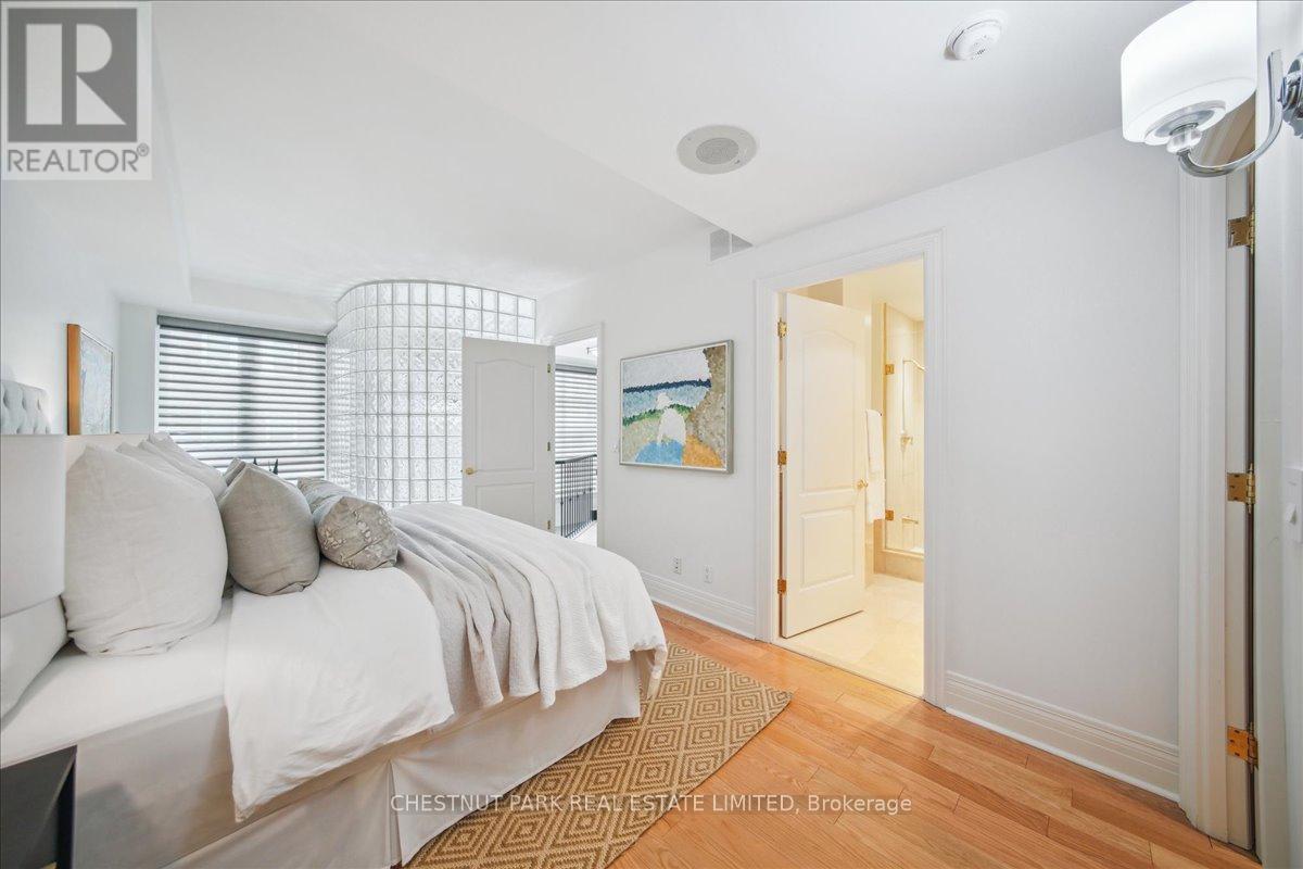 Photo 19 of 203 33 Delisle Avenue, Toronto ON