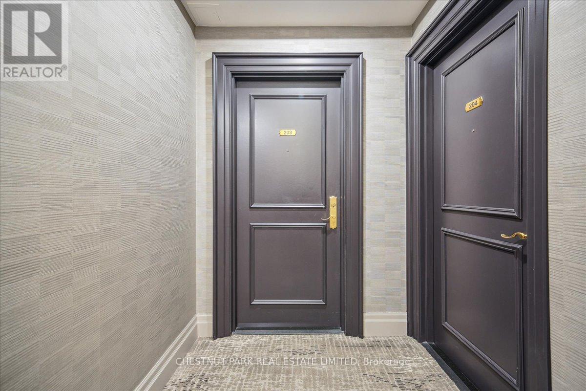 Photo 31 of 203 33 Delisle Avenue, Toronto ON
