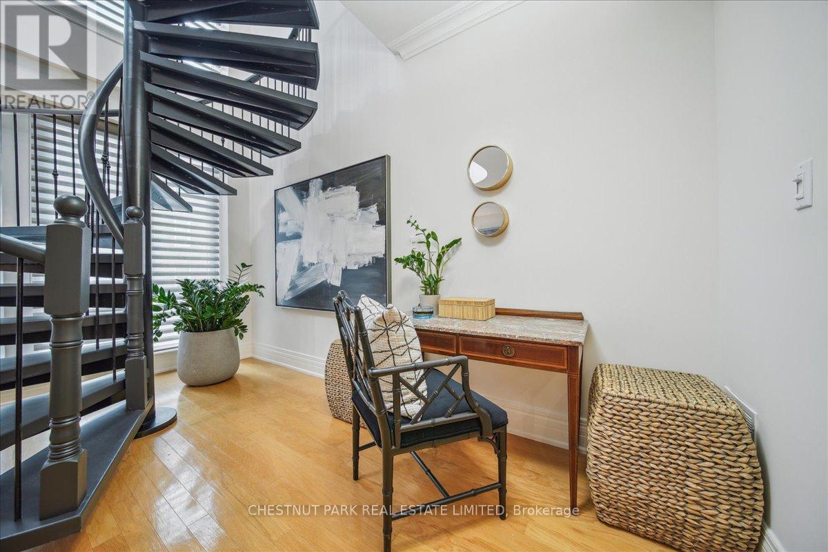 Photo 9 of 203 33 Delisle Avenue, Toronto ON
